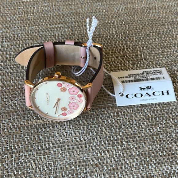 NWT COACH PERRY BLUSH PINK LEATHER STRAP TEA ROSE WATCH - Picture 5 of 17